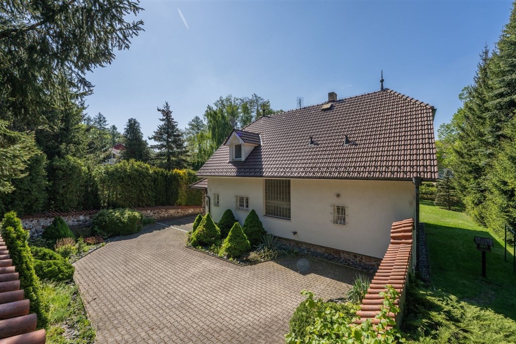 Exteriér domu - denní pohled 9