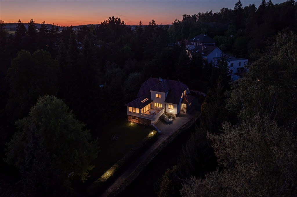 Exteriér domu - noční pohled 3