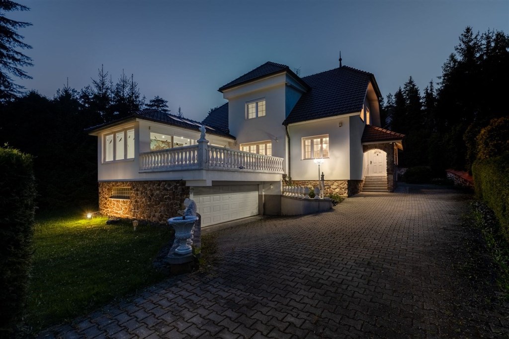 Exteriér domu - noční pohled 5